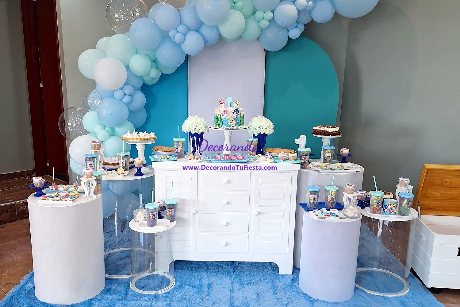 Vista principal de cumpleaños de Baby Shark en tonos pastel