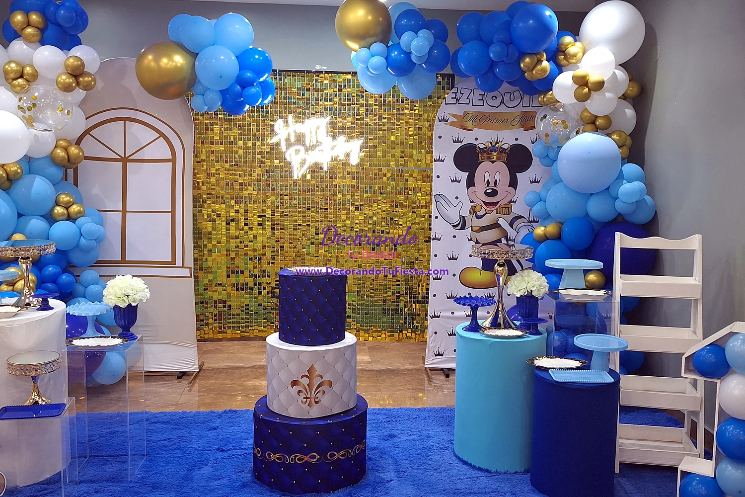 Vista principal de cumpleaños de Mickey Rey en azul y dorado
