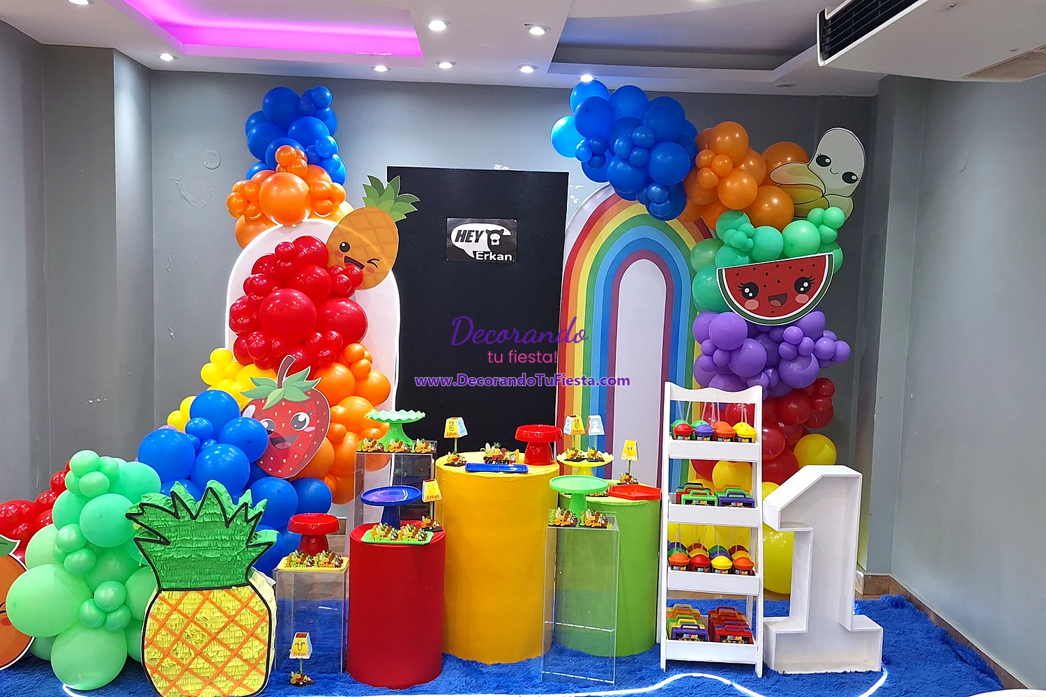 Vista principal de primer añito con frutas de colores